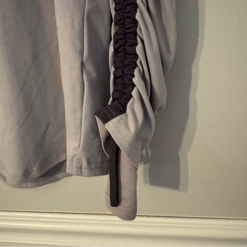Fabletics Gray long sleeve with Black Ruched Sleeves (A2-11)‎ - Picture 5 of 5